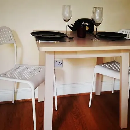 Holiday home The Ideal House - 24 7 Check In Parking *